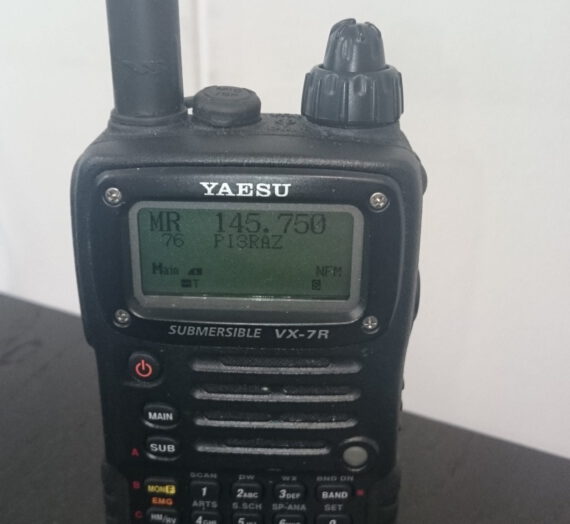 (verkocht) Yaesu VX-7R triple band portofoon € 225